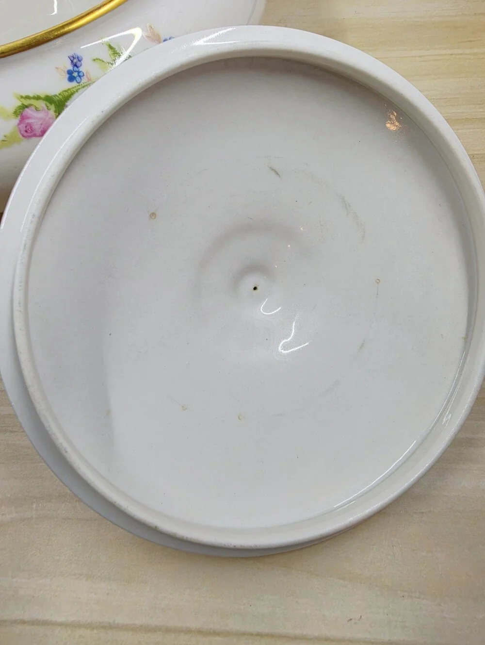 Lamberton Betty Lou Pattern Lidded Round Vegetable Dish Pink Flowers Gold Trim